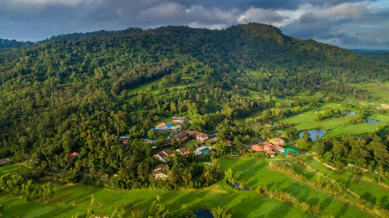 Amritara Ambatty Greens Resort Virajpet Exteriör bild