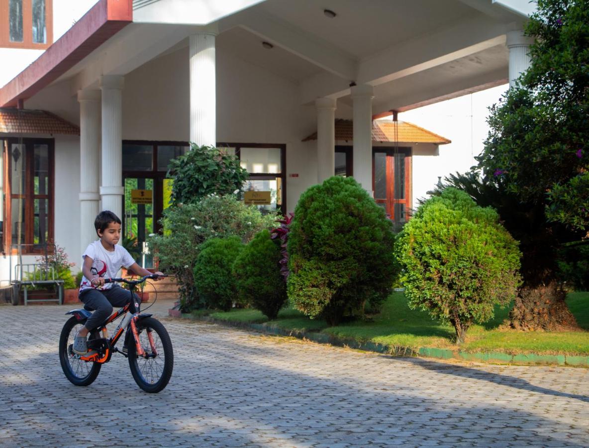 Amritara Ambatty Greens Resort Virajpet Exteriör bild