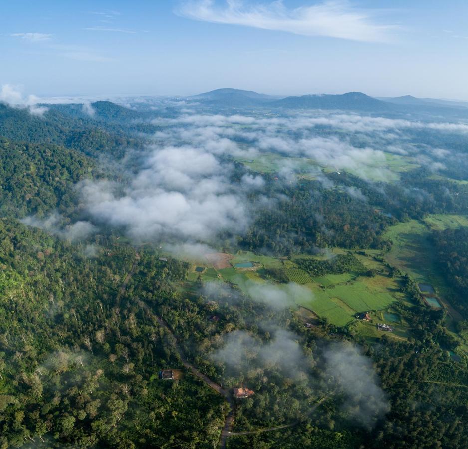 Amritara Ambatty Greens Resort Virajpet Exteriör bild